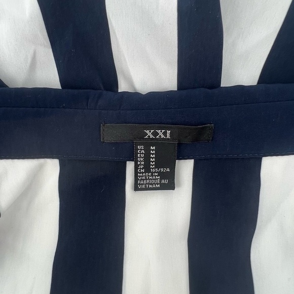 XXI Blue White Striped Sleeveless Pointed Collar V-Neck Blouse Size Med Women’s - Picture 2 of 5